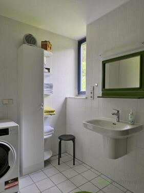 neue Waschmaschine im Bad - 