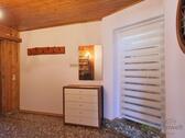 Vorraum mit Garderobe - 