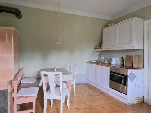 Esstisch und Einbauküche - Etagenwohnung mit 40,00 m&sup2; in Dresden zur Miete