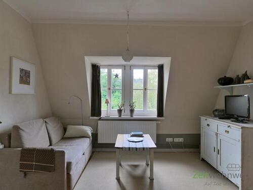 Blick ins Wohnzimmer - (EF1176_M) Dresden: Äußere Neustadt, geschmackvoll möbliertes 2-Zimmer-Apartment in historischem Gebäude, WLAN