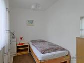 kleines Schlafzimmer - 2 Zimmer Etagenwohnung in Lohfelden