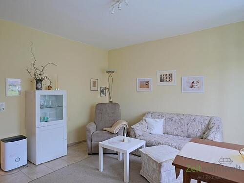 Sofa und Sessel - (EF0792_M) Kassel-Landkreis: Lohfelden, kleines preiswertes 2-Zimmer-Apartment, vollmöbliert, WLAN, Gartenmitnutzung