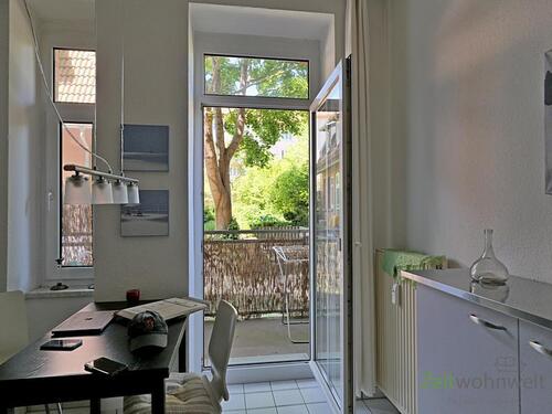 Küchentisch und Balkonausgang - 1 Zimmer Etagenwohnung in Erfurt