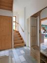 Gäste-WC, Innentreppe und Garderobe - 