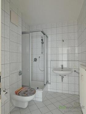 Blick ins Bad - Etagenwohnung mit 39,30 m&sup2; in Meiningen zur Miete
