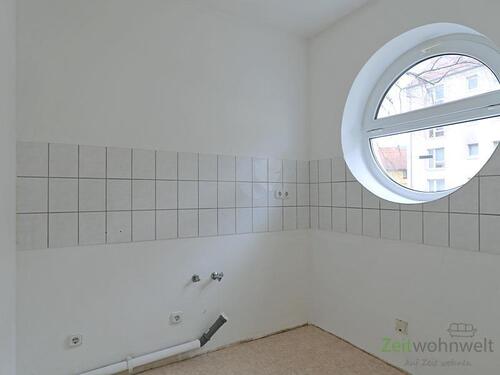 Küche mit rundem Fenster - 1 Zimmer Etagenwohnung zur Miete in Meiningen