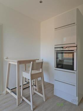 Esstisch und Backofen - 