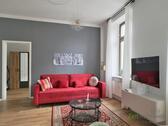 Blick zu Sofa und Schlafzimmer - 2 Zimmer Etagenwohnung zur Miete in Chemnitz