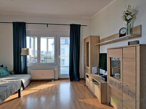 Verandaausgang und Schrankwand - 3 Zimmer Etagenwohnung in Dresden