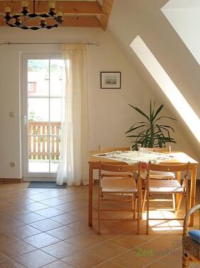 Esstisch vor dem Balkon - Etagenwohnung mit 65,00 m² in Dresden zur Miete