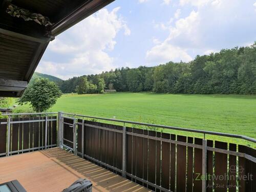 Balkonausblick nach links - Etagenwohnung mit 85,00 m&sup2; in Langenbieber zur Miete
