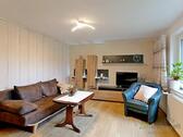 Wohnzimmer mit Schrankwand - (EF0591_M) Dresden: Langebrück, kleine möblierte 2-Zimmer-Wohnung, eigene Terrasse, sep. Hauseingang, Reinigungsservice