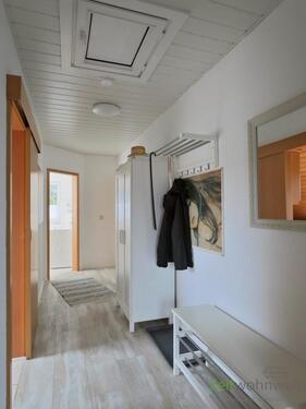 Wohnungsgflur mit Garderobe - 