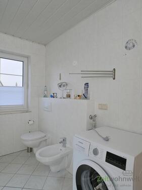 WC, Bidet und Waschmaschine - 