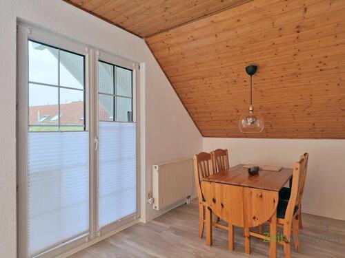 Esstisch vor dem Balkon - 2 Zimmer Etagenwohnung in Eisenach