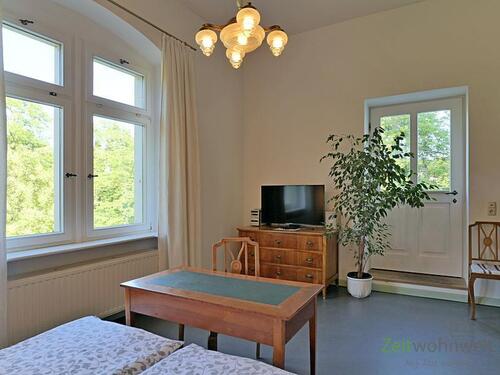 TV und Balkonausgang - 1 Zimmer Etagenwohnung zur Miete in Dresden