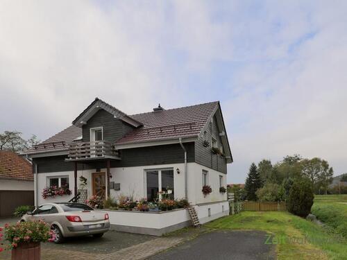 Außenansicht mit Balkon - 