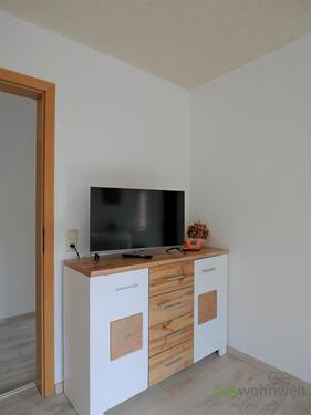 Kommode und TV - 2 Zimmer Etagenwohnung in Gerstungen