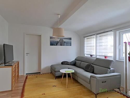 Sofa und TV - (EF0879_M) Erfurt: Hohenwinden, neu möblierte Maissonette-Wohnung mit sep. Hauseingang, Gäste-WC, Stellplatz, Service