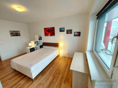 Blick zu Bett und Schreibtisch - Etagenwohnung mit 52,00 m&sup2; in Jena zur Miete