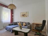 Eckcouch und kleiner Schreibtisch - 2 Zimmer Etagenwohnung zur Miete in Erfurt