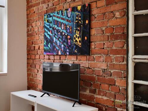 Wohnraum Kunst und TV - 