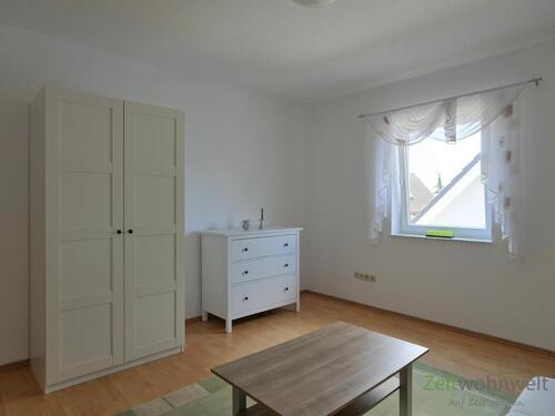 Kleiderschrank und Kommode - 