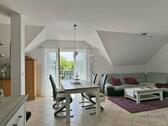 Blick ins Wohnzimmer - 3 Zimmer Etagenwohnung zur Miete in Erfurt
