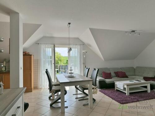 Blick ins Wohnzimmer - 3 Zimmer Etagenwohnung zur Miete in Erfurt