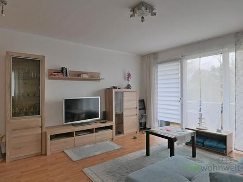 Schrankwand und TV - (EF1123_M) Fulda: Innenstadt, möbliertes Apartment mit Stellplatz, WLAN, Aufzug und Balkon