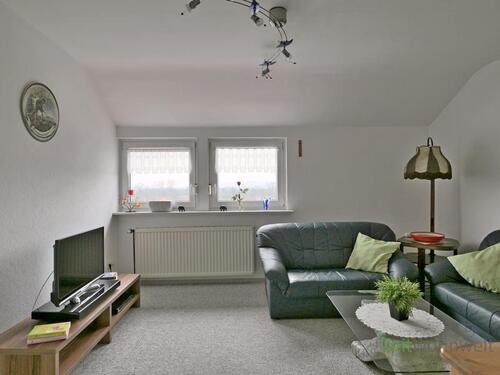 TV im Wohnzimmer - 2 Zimmer Etagenwohnung zur Miete in Northeim