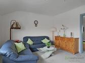 Wohnzimmer mit zwei Sofas - (EF0999_M) Göttingen: Northeim, preiswerte möblierte 2-Zimmer-Wohnung in ruhiger Ortsrandlage, WLAN inklusive