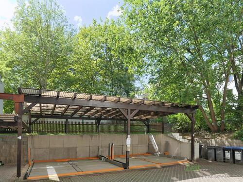 Carport im Innenhof - 
