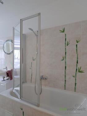 Wanne mit Duschabtrennung - 