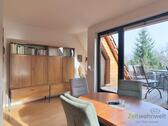 Esstisch vor dem Balkon - 3 Zimmer Etagenwohnung in Dresden