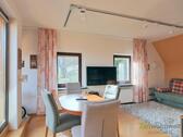 Blick ins Wohnzimmer - 3 Zimmer Etagenwohnung zur Miete in Dresden