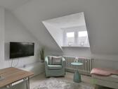 Blick ins Wohnzimmer - (EF1240_M) Kassel-Stadt: Kirchditmold, neu möblierte 3-Zimmer-Wohnung mit Dusche, Waschmaschine und PKW-Stellplatz