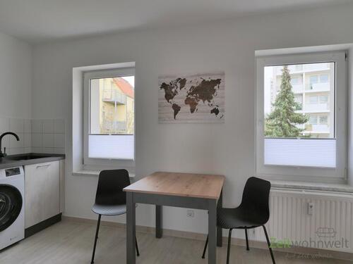 links_Esstisch in der Küche - 