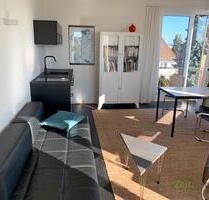 (EF1353_M) Kassel-Stadt: Niederzwehren, neu möbliertes Apartment mit Dachbalkon in ruhiger Lage, PKW-Stellplatz