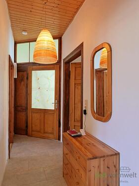 Wohnungsflur mit Garderobe - 