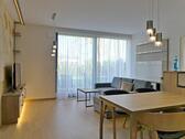 Wohnzimmer mit Esstisch - Etagenwohnung mit 80,96 m&sup2; in Dresden zur Miete