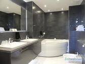 hinteres Bad mit Eckbadewanne - 