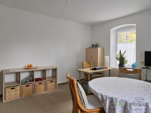 kleiner Schreibtisch am Fenstare - 2 Zimmer Etagenwohnung zur Miete in Eisenach