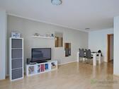 Schrankwand, TV, Esstisch - (12236_08) MGN: bezugsfertig renovierte 2-Zimmer-Wohnung in der Innenstadt, preiswerte Einbauküche und Möbel