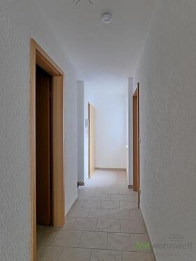 heller Wohnungsflur - 