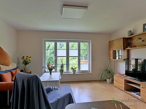 Blick ins Wohnzimmer - (EF0838_M) Dresden: Langebrück, hübsche möblierte 2-Zimmer-Wohnung mit Parkett und separatem Hauseingang, WLAN inklusive