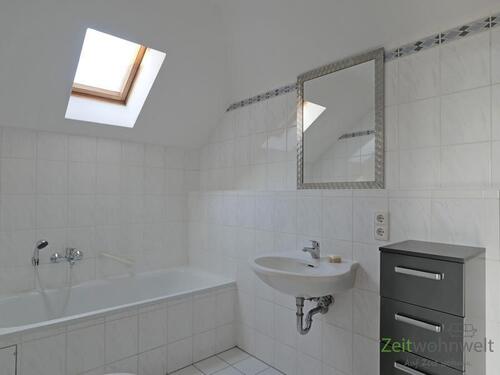 Bad mit Wanne - 