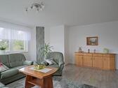 Sideboard im Wohnzimmer - (EF0877_M) Chemnitz: NeukirchenErzgeb., Bezug in neu renovierte und möblierte 2-Zimmer-Wohnung, ruhige Wohnlage