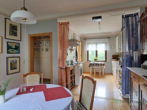 Blick zu Eingang und Küche - 3 Zimmer Haus in Jena