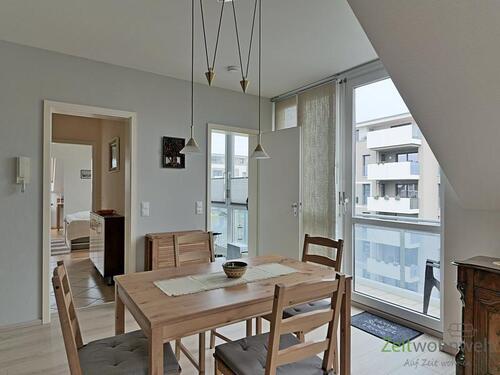 Esstisch und Balkonausgang - Etagenwohnung mit 64,00 m&sup2; in Dresden zur Miete